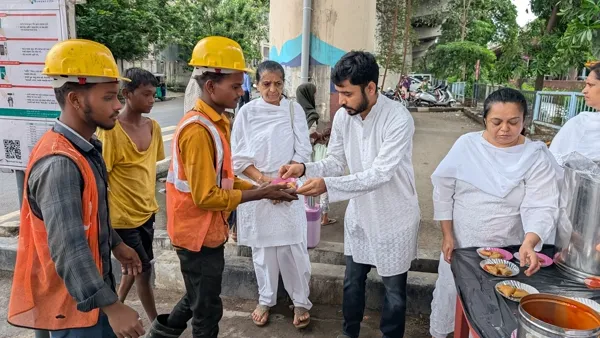 Anant Arham Aahar food distribution in Surat
